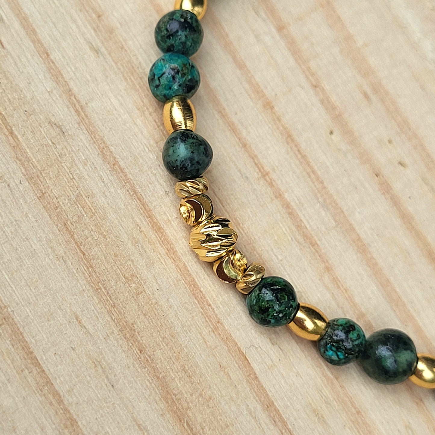 Bracelet perles naturelles & dorées à l'or fin, Pierre Turquoise Africaine semi-précieuse /Bijou élastique fait main femme, Cadeau bien être
