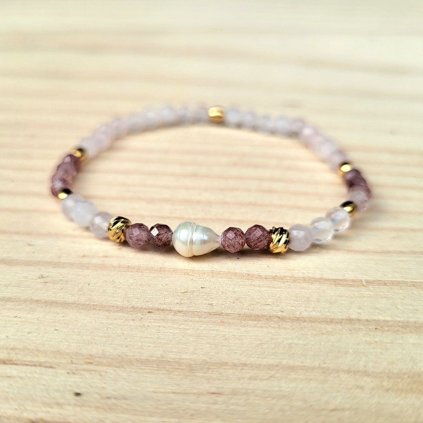 Bracelet perles naturelles & dorées à l'or fin, Pierre Quartz fraise-rose semi-précieuse / Bijou élastique fait main femme, Cadeau bien être