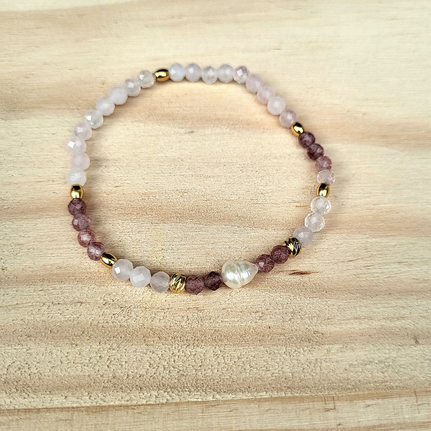 Bracelet perles naturelles & dorées à l'or fin, Pierre Quartz fraise-rose semi-précieuse / Bijou élastique fait main femme, Cadeau bien être