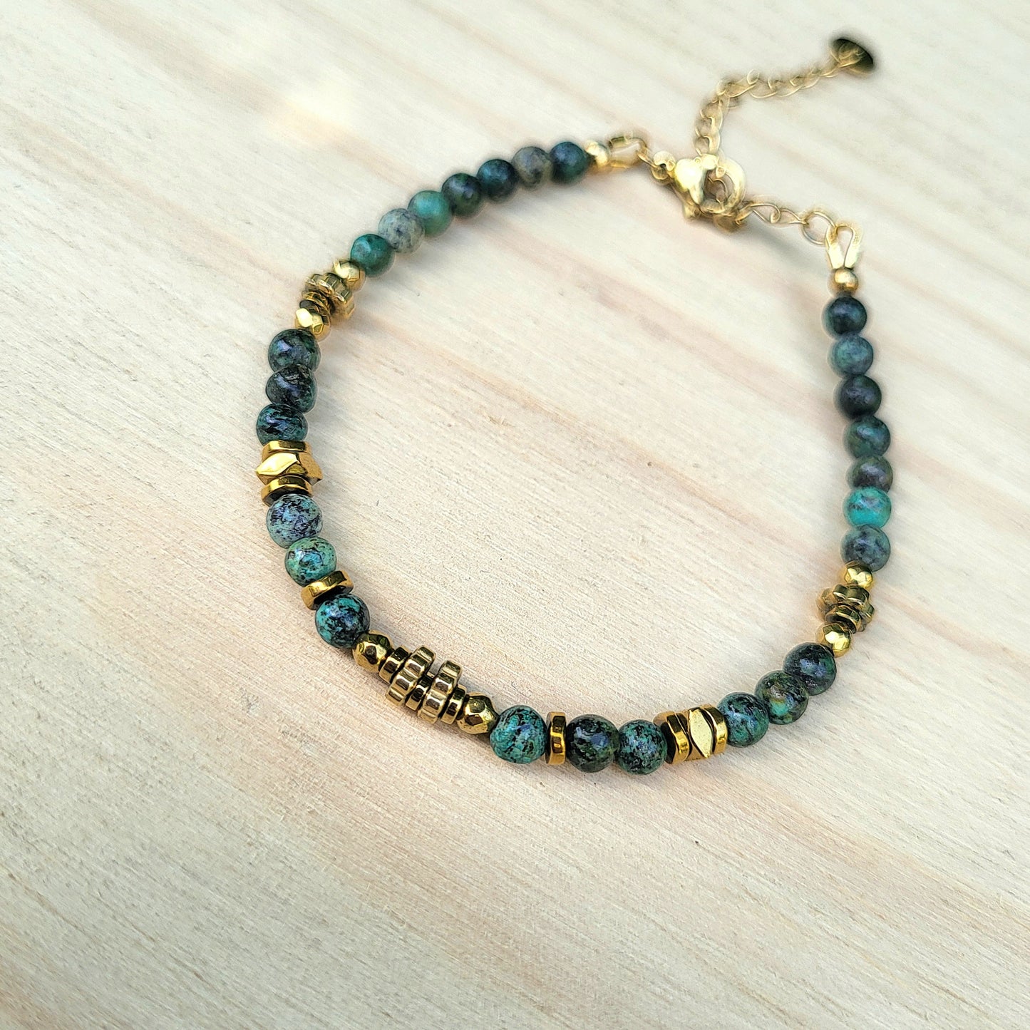 Bracelet pierre naturelle Turquoise Africaine – Bijou femme doré à l’or fin – Fermoir acier inoxydable – Cadeau énergétique lithothérapie