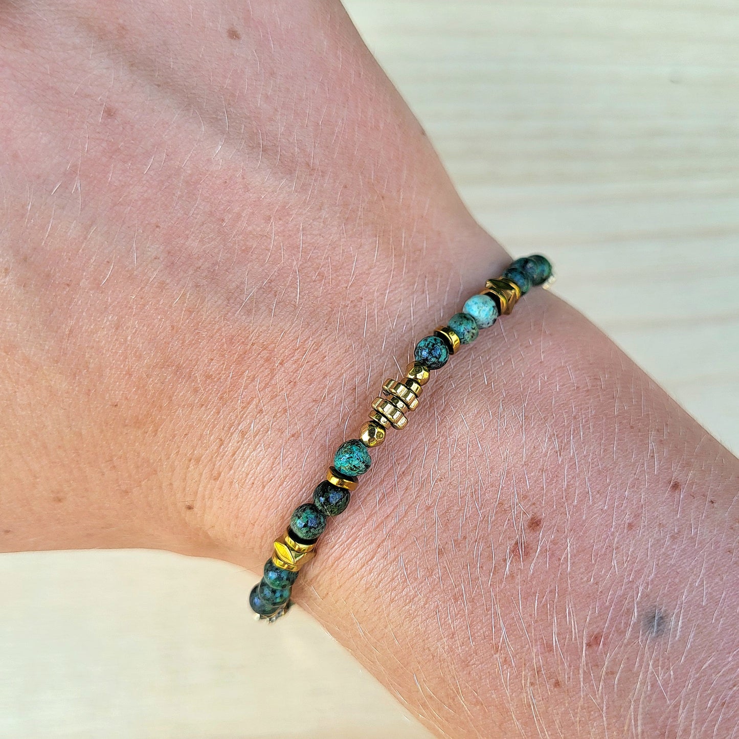 Bracelet pierre naturelle Turquoise Africaine – Bijou femme doré à l’or fin – Fermoir acier inoxydable – Cadeau énergétique lithothérapie