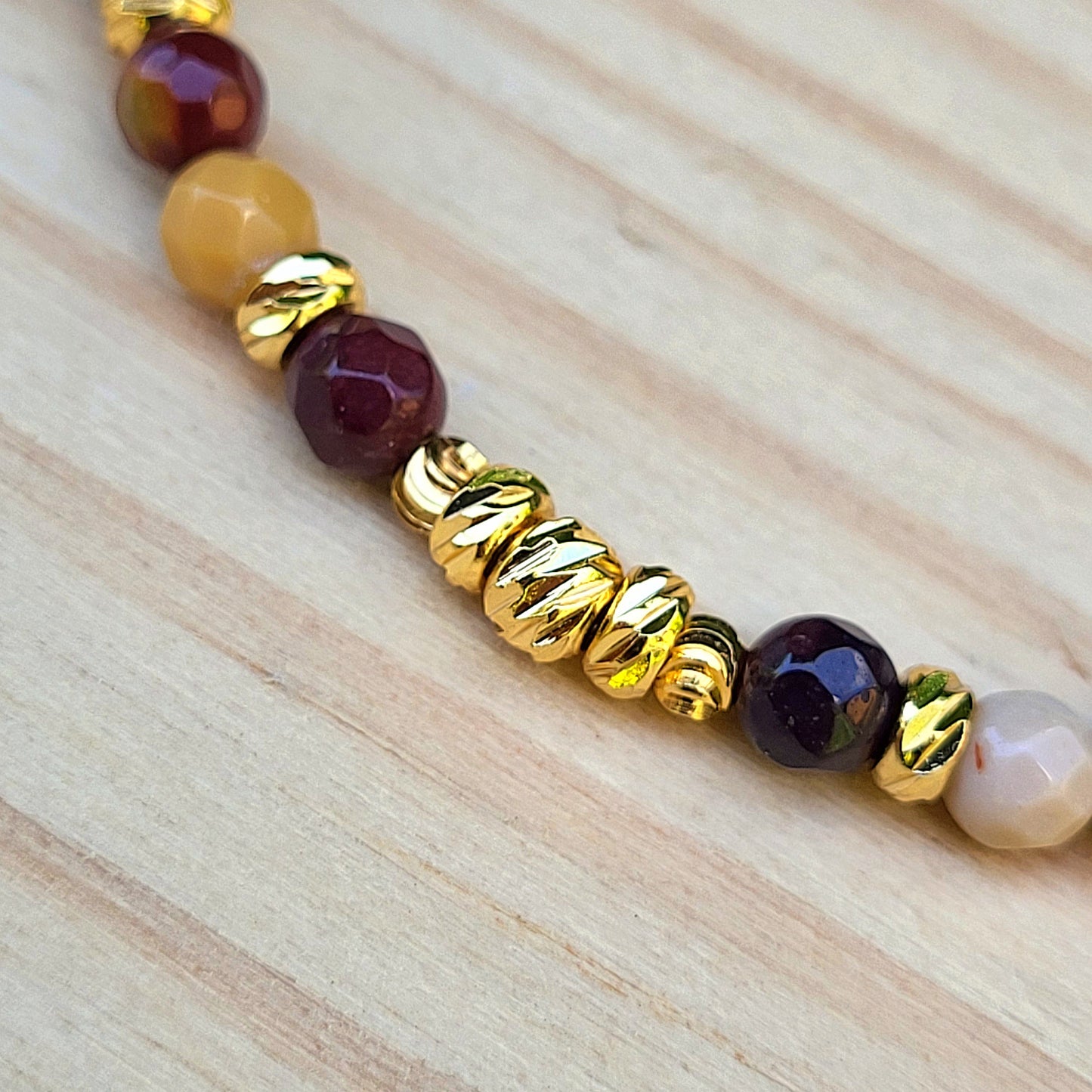 Bracelet perles naturelles & dorées à l'or fin, Pierre Mokaïte semi-précieuse /Bijou élastique fait main femme, Cadeau bien être