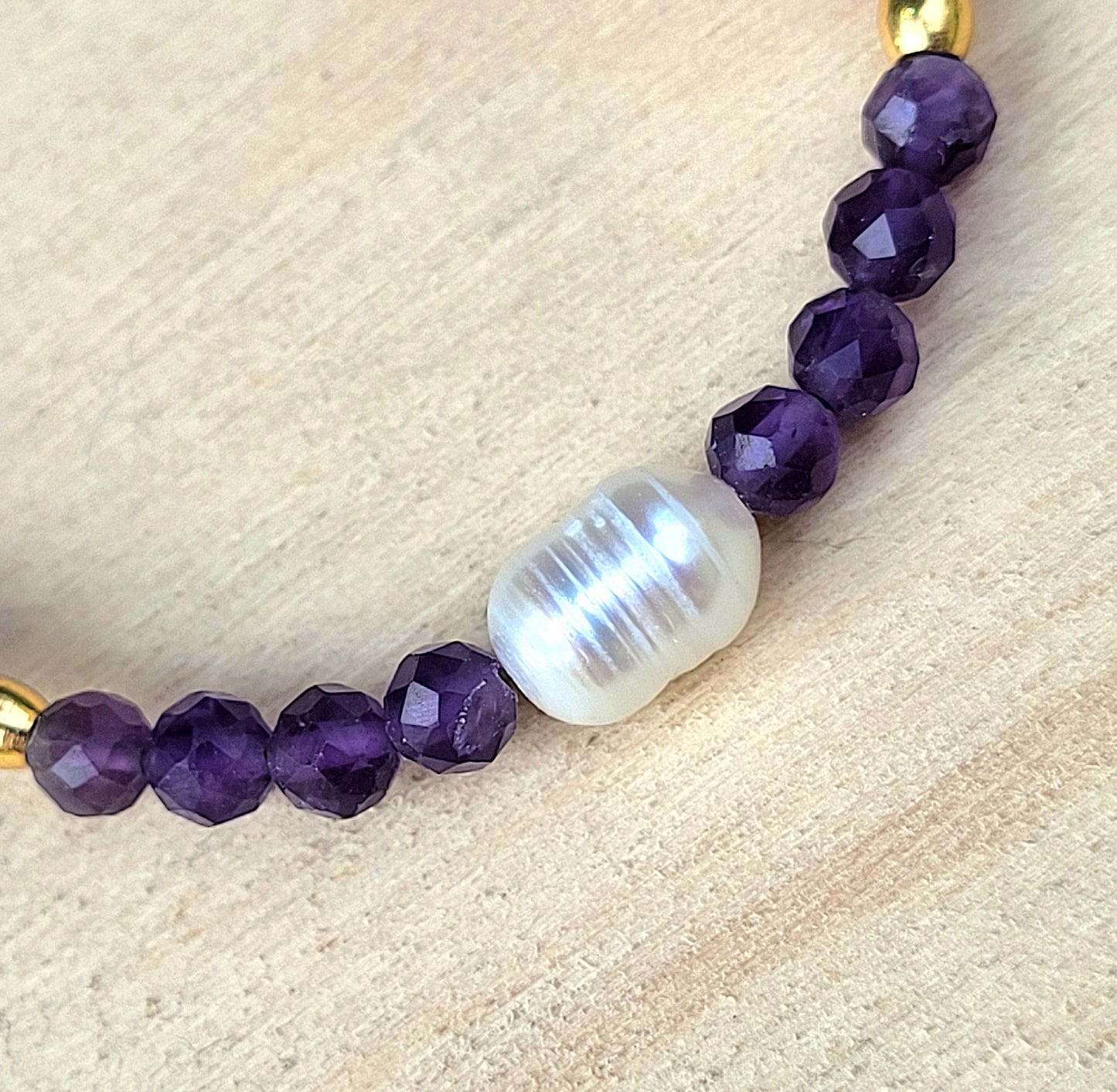 Bracelet pierre naturelle Amethyste – Bijou femme doré à l’or fin – Fermoir acier inoxydable – Cadeau énergétique lithothérapie
