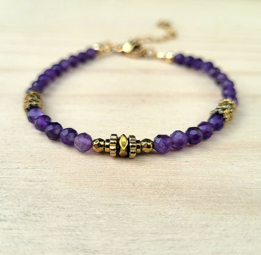 Bracelet pierre naturelle Amethyste – Bijou femme doré à l’or fin – Fermoir acier inoxydable – Cadeau énergétique lithothérapie
