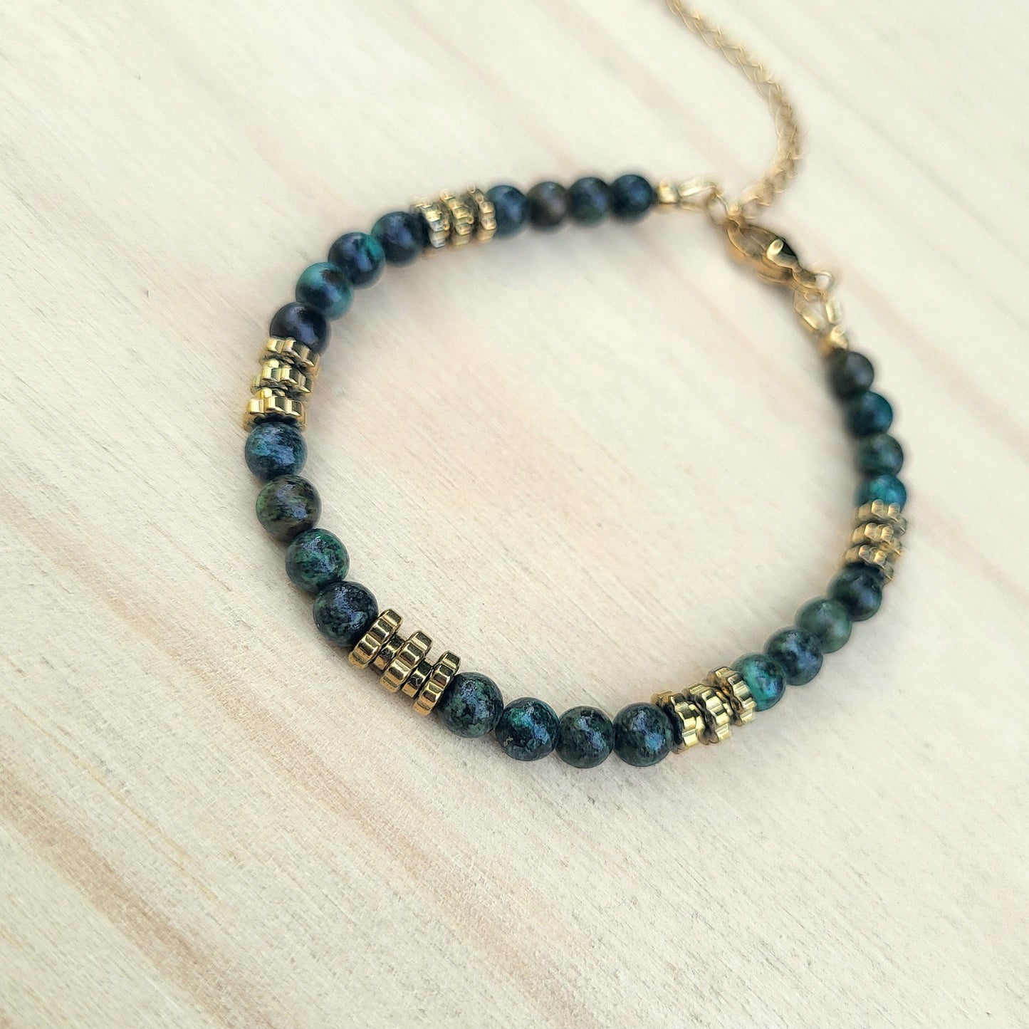 Bracelet pierre naturelle Turquoise Africaine – Bijou femme doré à l’or fin – Fermoir acier inoxydable – Cadeau énergétique lithothérapie