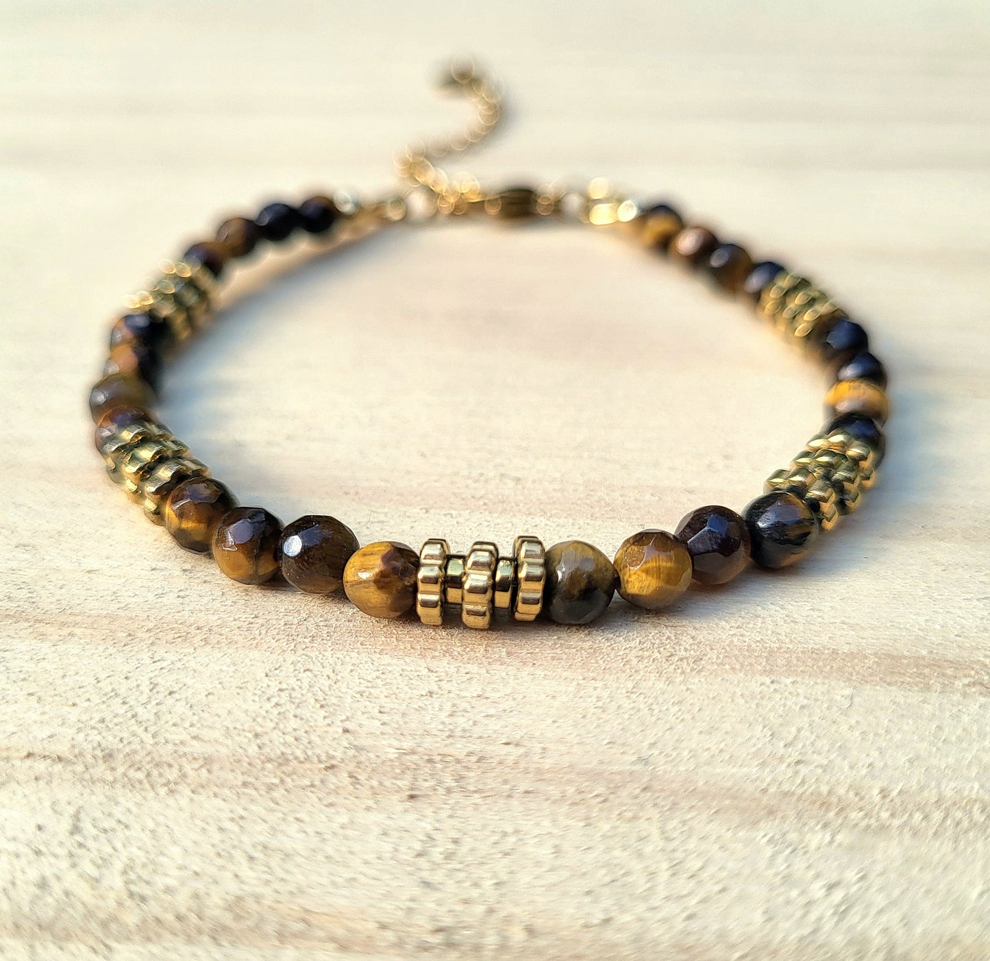 Bracelet pierre naturelle Oeil de Tigre – Bijou femme doré à l’or fin – Fermoir acier inoxydable – Cadeau énergétique lithothérapie