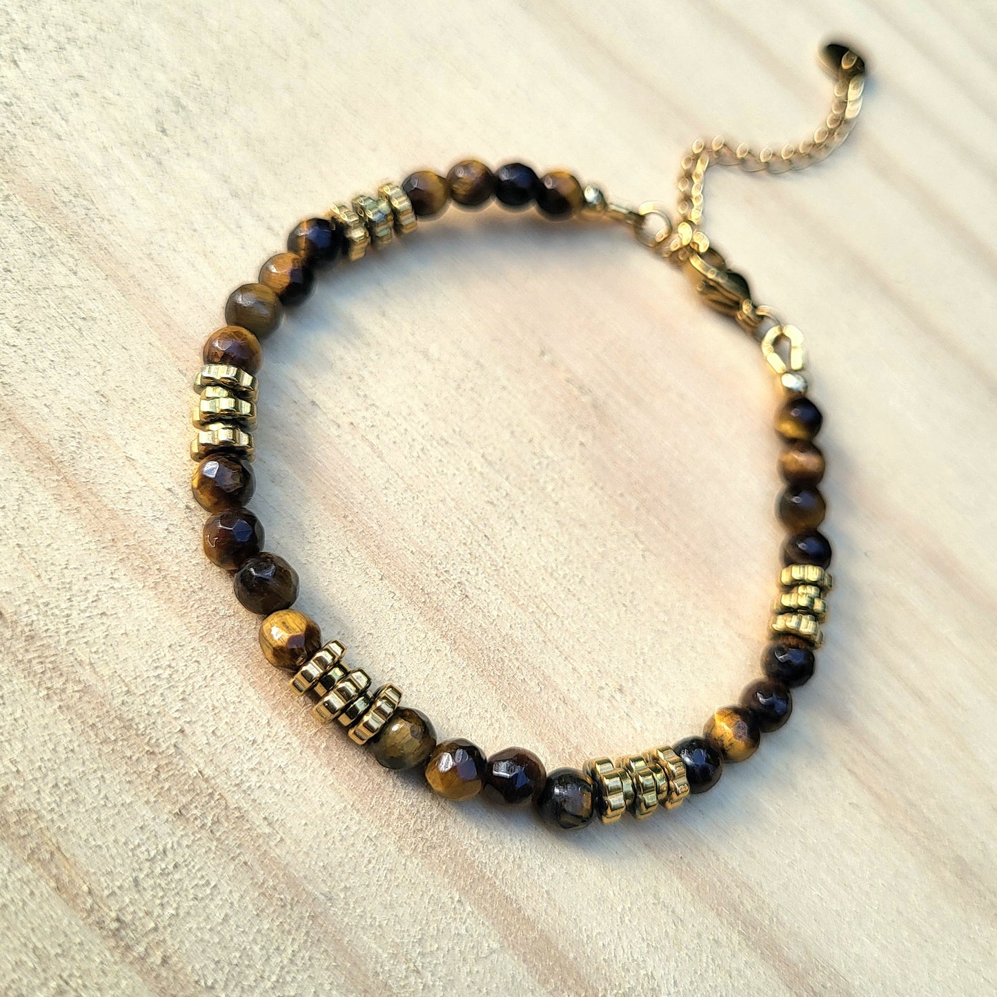 Bracelet pierre naturelle Oeil de Tigre – Bijou femme doré à l’or fin – Fermoir acier inoxydable – Cadeau énergétique lithothérapie