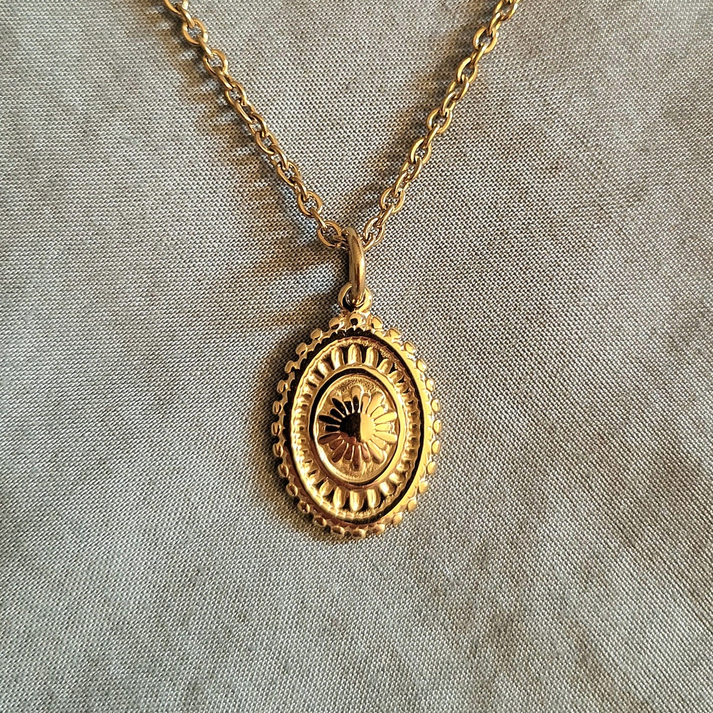 Médaillon Solaire - Collier Pendantif Vintage